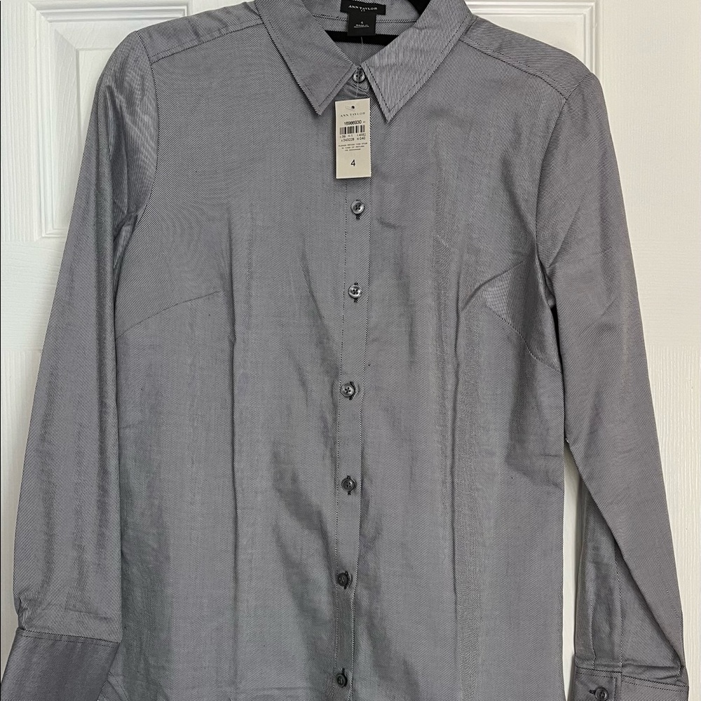 NWT Ann Taylor Perfect Shirt - button down blouse style 343228 Size 4